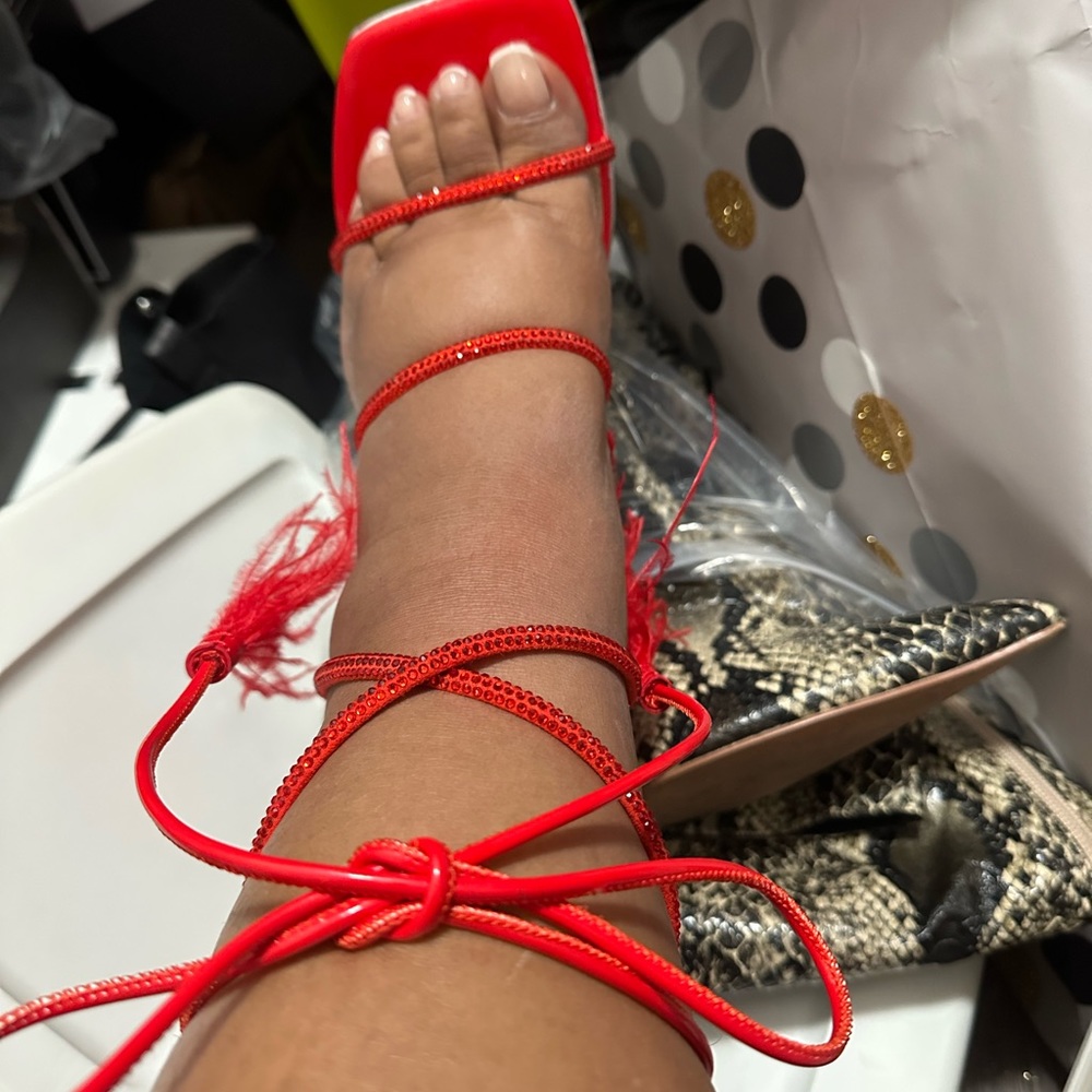 RED STEVE MADDEN HEELS FITS SIZE 8